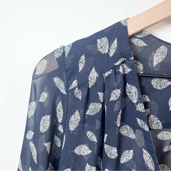 Veronica M Leaf Printed Navy and White 3/4 Sleeve Tie Front Blouse Size Medium - Picture 5 of 15